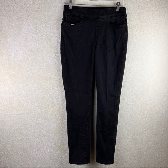 LEVI’S SKINNY JEGGINGS. Pull-on elastic wide waist w/5 pocket styling. Black. - Picture 1 of 7